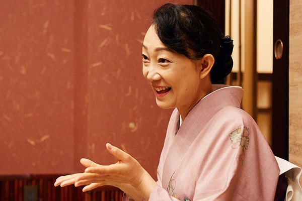 浅草今半仲居の高山さん写真