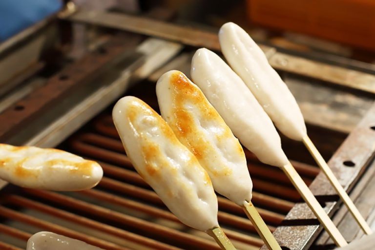 海の恵みを大事にする想いが生んだ食文化。 仙台名物「笹かまぼこ」
