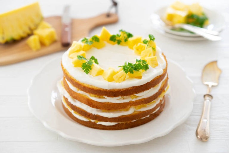 パイナップルのネイキッドショートケーキ