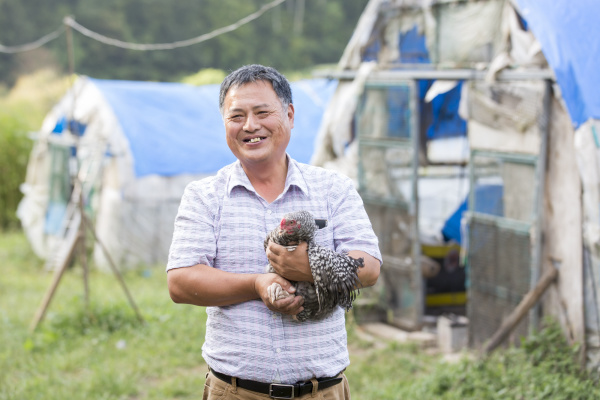 信濃農園山浦忠司さん