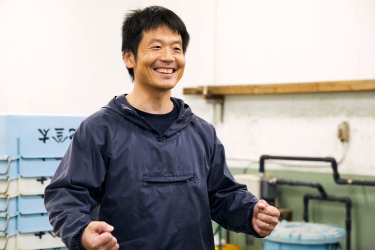 新島でくさや生産を行う池太商店の池村さん