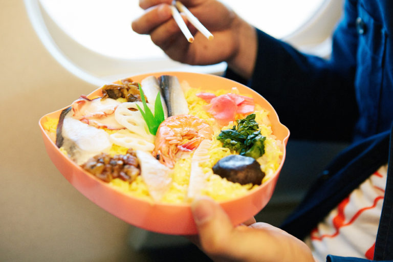 にっぽんの駅弁。 ―岡山県岡山市「桃太郎の祭ずし」