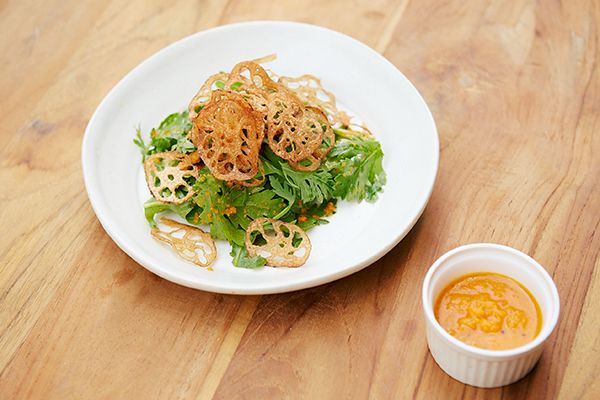 盛りのレンコンチップスと、にんじんドレッシング