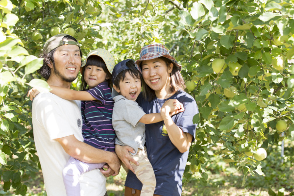 Fujiwara Roots Farm藤原さん夫妻