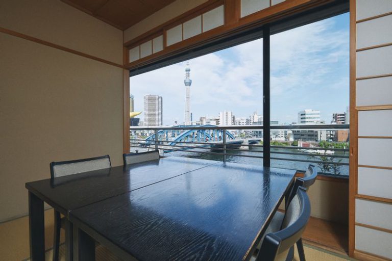 駒形前川の店内