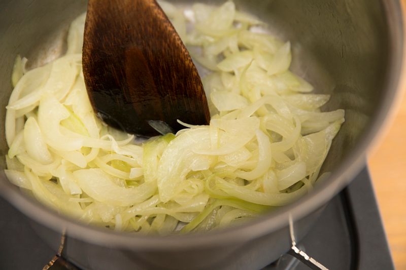 炒めている野菜