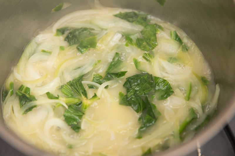 ひと煮立ちさせる様子
