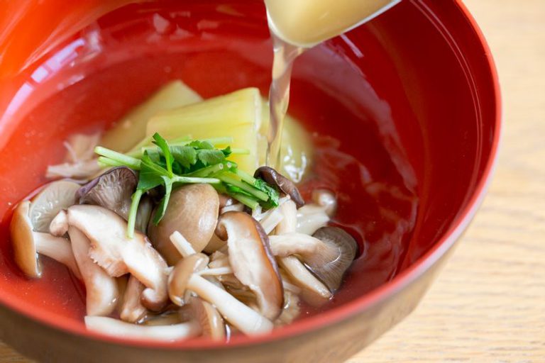 ひすいナスと茸の煮物椀
