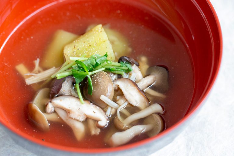 秋の和食レシピ「ひすいナスと茸の煮物椀」