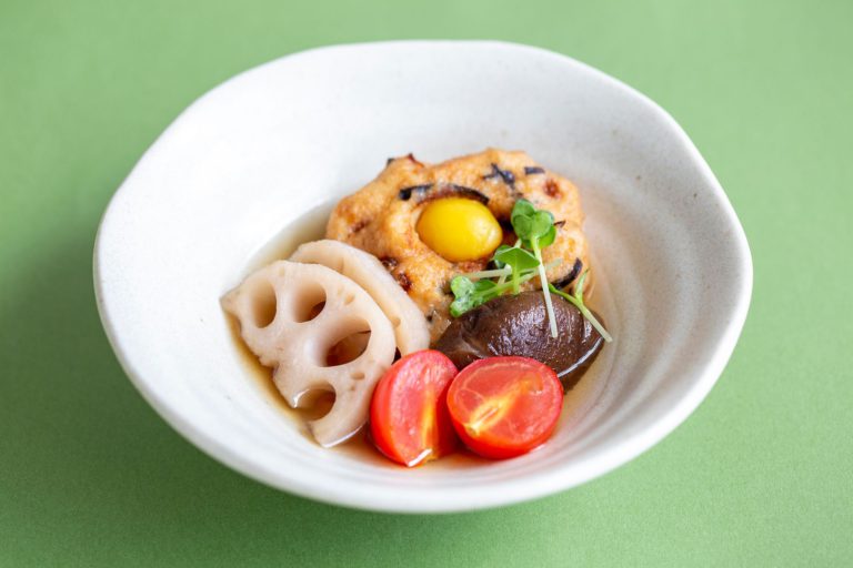 秋の和食レシピ「がんもどきと椎茸と蓮根の炊き合わせ」