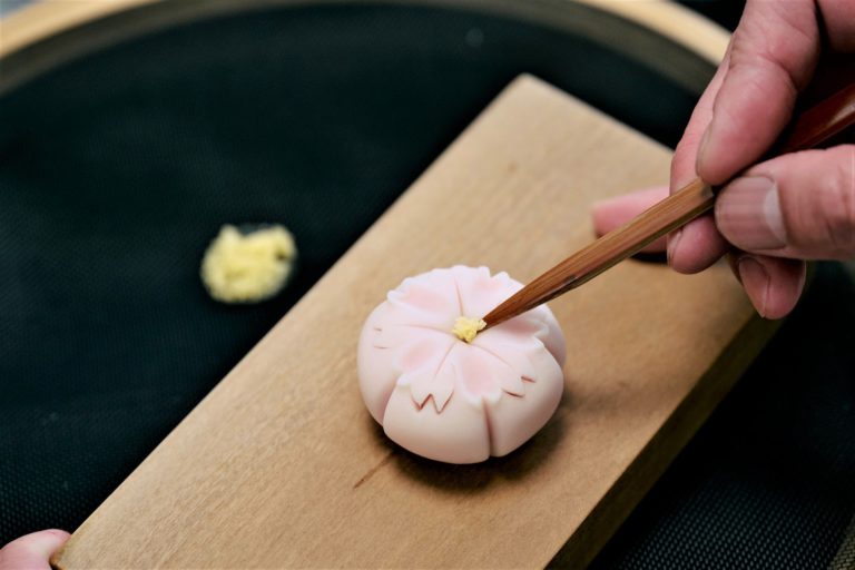 登録無形文化財「菓銘をもつ生菓子（煉切・こなし）」