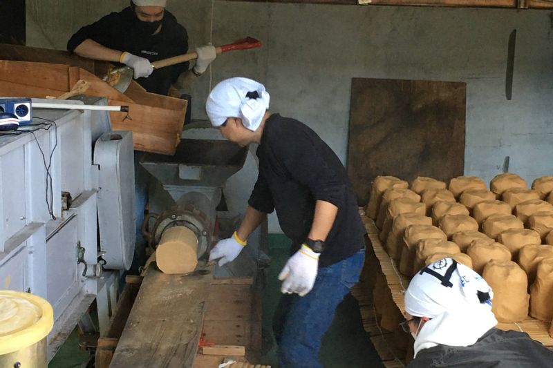 萬年屋の味噌玉製法　工程２