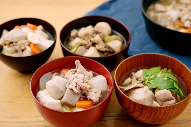 東北の秋の風物詩「芋煮」