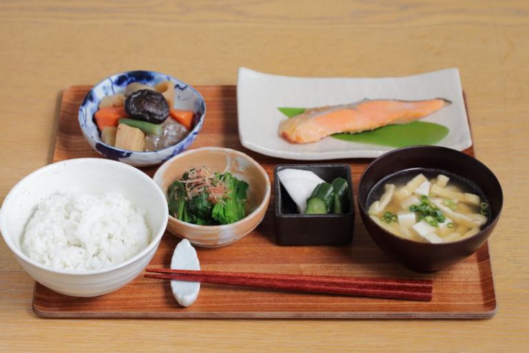 一汁三菜の和食献立