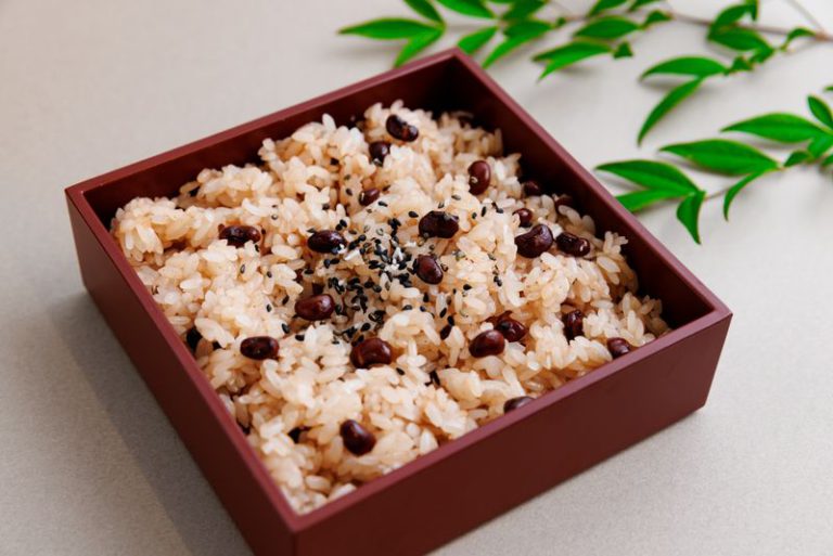 南天の葉とお赤飯