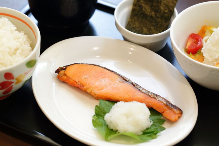 食べることで海を守る。サステナブルな水産物を紹介する「ブルーシーフードガイド」